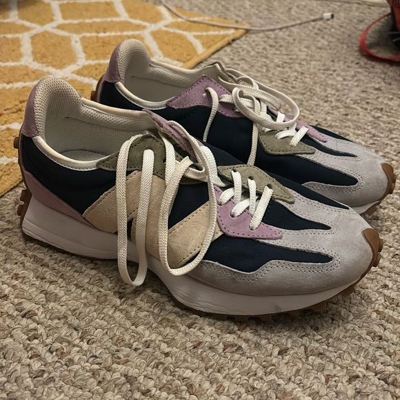 New Balance shoes - Picture 1 of 4